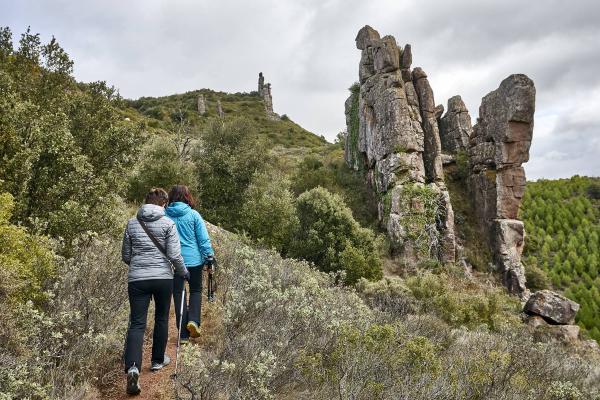 Deux femmes partent en randonnée